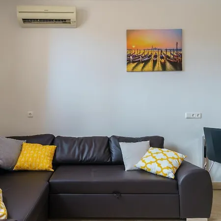 Ct 138 - La Cala Boulevard - I *